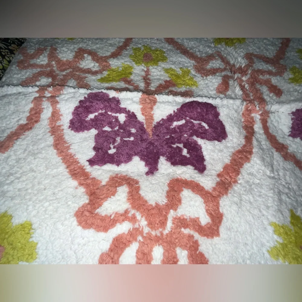 Urban Outfitters UO HOME White Floral Patterned Bathmat 2x3 Rug NEW NWT